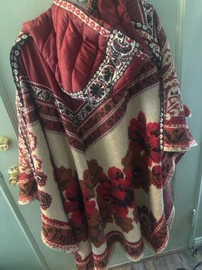 FARM Rio Red/ burgundy  Floral Hooded poncho Cape NWT new